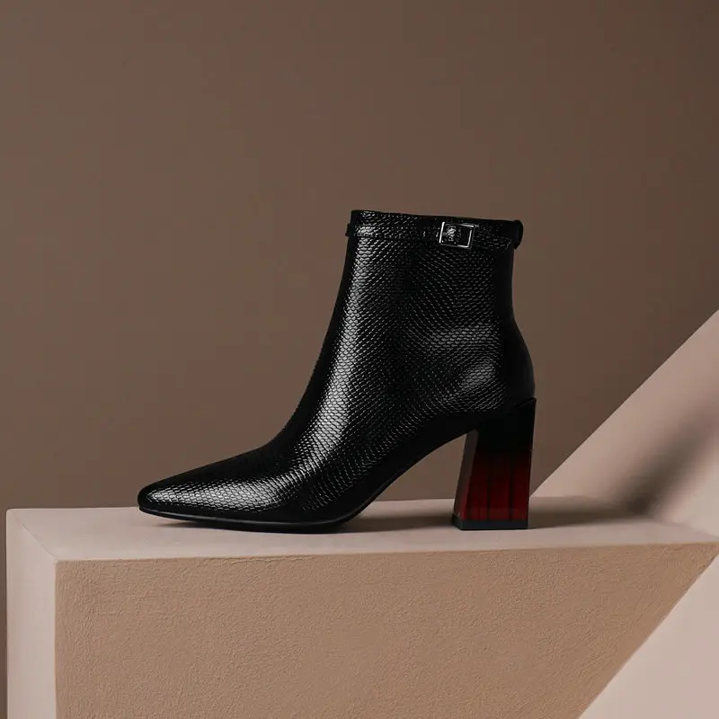 2021 Ladies Boots Newest Mixed Colors thick high heels Boots Side Zipper Shoes Woman Genuine Leather Wedding Party Boots
2021 Ladies Boots Newest Mixed Colors thick high heels Boots Side Zipper Shoes Woman Genuine Leather Wedding Party Boots