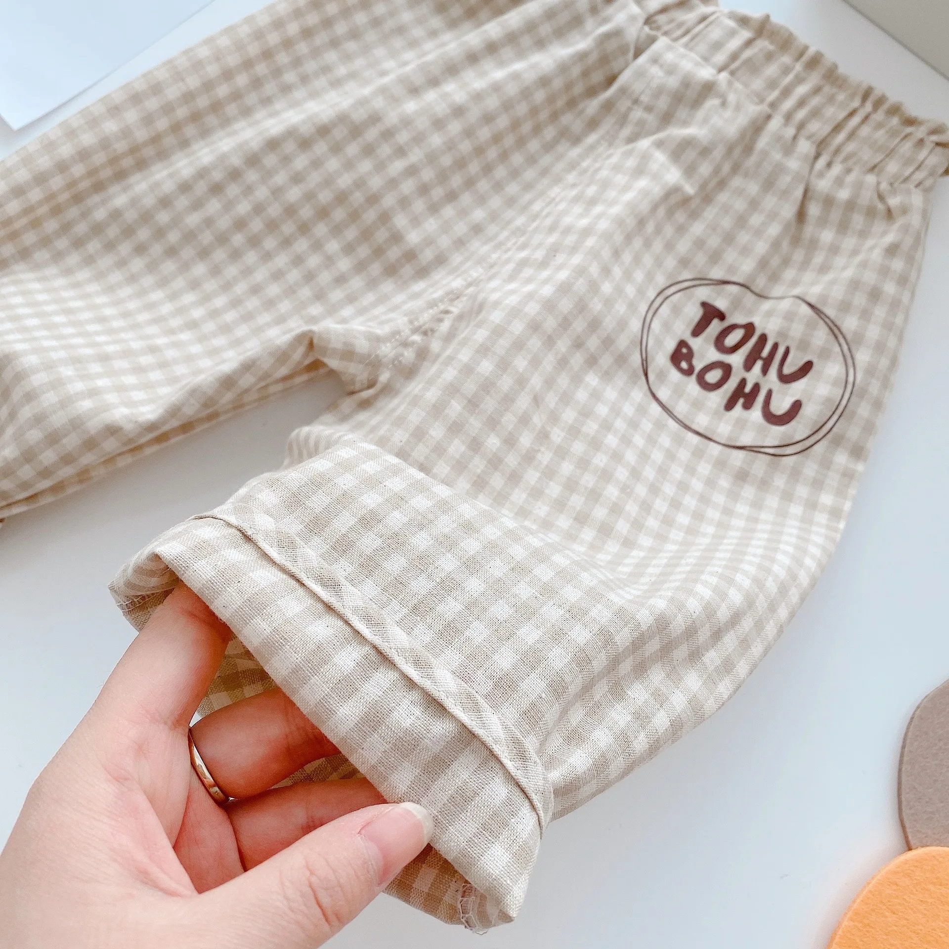 Children's trousers 0-3 years old baby summer petal waist printing casual plaid pants alphabet pastoral style
Children's trousers 0-3 years old baby summer petal waist printing casual plaid pants alphabet pastoral style