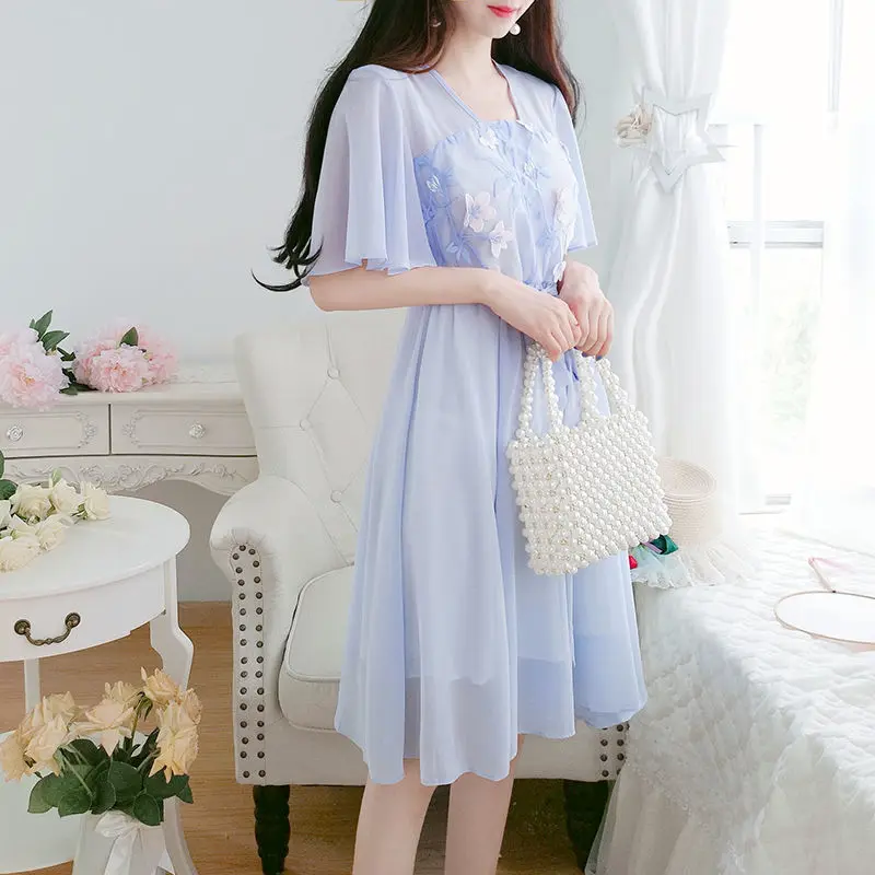 2021 spring and summer new fashion loose large size women's temperament casual printed short-sleeved chiffon dress
2021 spring and summer new fashion loose large size women's temperament casual printed short-sleeved chiffon dress
