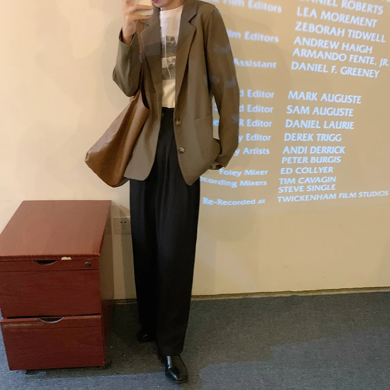 Autumn New Korean Leisure Women Blazers Office Lady Pockets Suit Coat Solid Color Outwear
Autumn New Korean Leisure Women Blazers Office Lady Pockets Suit Coat Solid Color Outwear