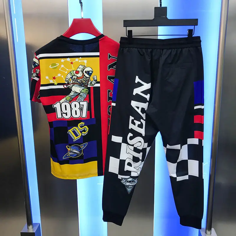 High-quality Men's Suit 2021 New Summer Ice Silk Material Astronaut Pattern T-shirt + Lace-up Trousers Casual Trendy Sportswear
High-quality Men's Suit 2021 New Summer Ice Silk Material Astronaut Pattern T-shirt + Lace-up Trousers Casual Trendy Sportswear