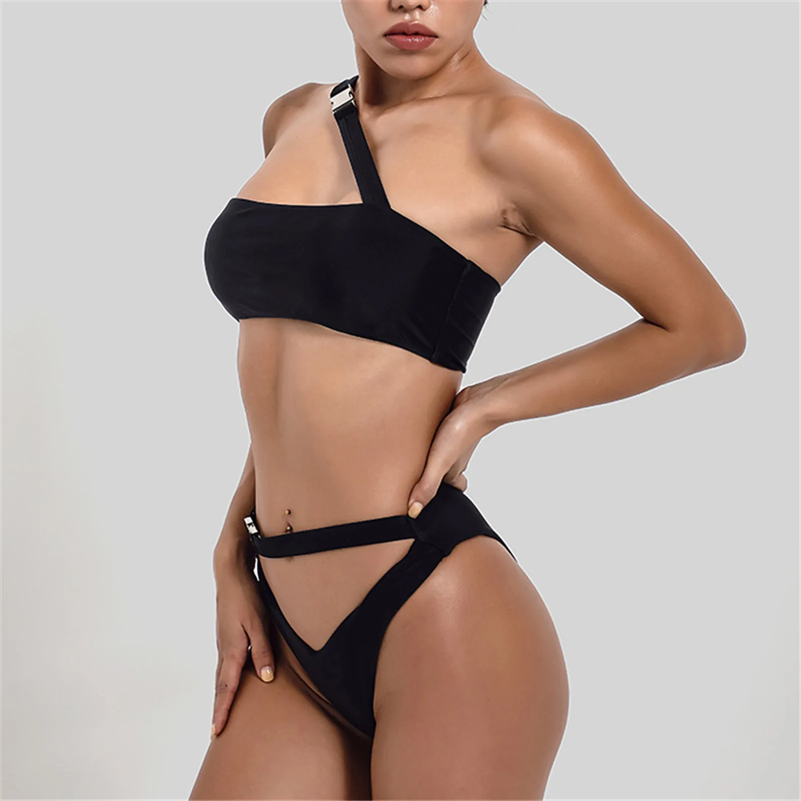 2021 New Hot Women's Sexy Solid Swimwear Hollow Two-piece Swimsuit Bikini Swimming Beachwear Maillot Sexy
2021 New Hot Women's Sexy Solid Swimwear Hollow Two-piece Swimsuit Bikini Swimming Beachwear Maillot Sexy