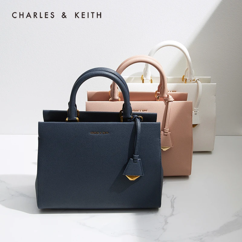 CHARLES&KEITH New Arrival for Summer 2021 CK2-50160090-1 Ladies Commuter Handbag Shoulder Bag
CHARLES&KEITH New Arrival for Summer 2021 CK2-50160090-1 Ladies Commuter Handbag Shoulder Bag