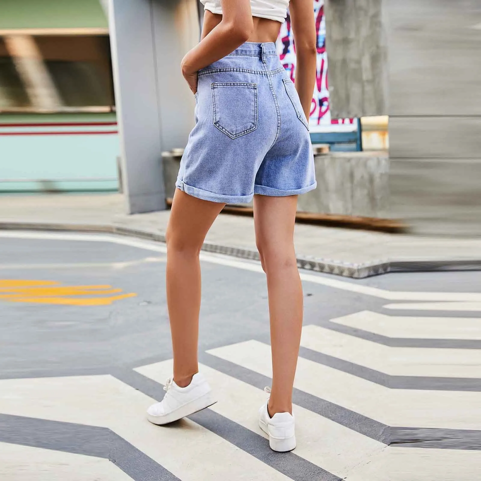 2021 New Summer Women High Waist Button Wigh Leg Jeans Shorts Casual Female Loose Fit Blue Denim Shorts
2021 New Summer Women High Waist Button Wigh Leg Jeans Shorts Casual Female Loose Fit Blue Denim Shorts