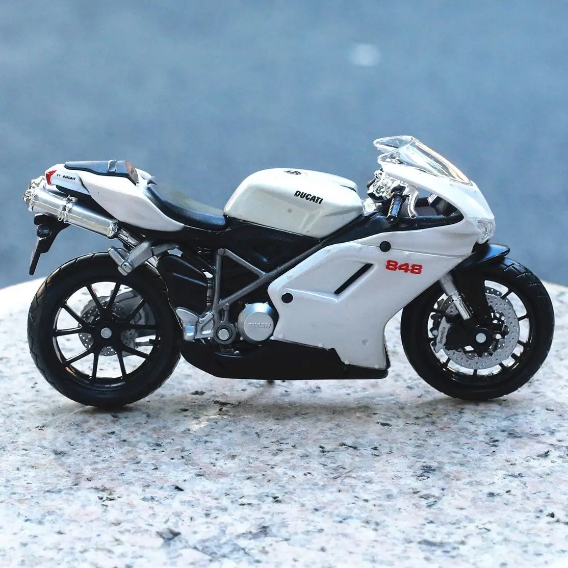 Maisto 1:18 DUCATI 848 Motogp Motorcycle Model Souvenir Toy Collectible Mini Moto Die Cast
Maisto 1:18 DUCATI 848 Motogp Motorcycle Model Souvenir Toy Collectible Mini Moto Die Cast