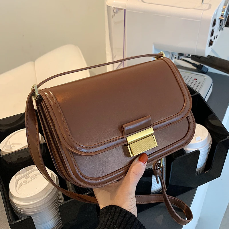 Women Shoulder Messenger Bag Retro Metal Buckle Elegant Ladies Designer Brand Crossbody Bags Vintage Casual Solid Phone Package
Women Shoulder Messenger Bag Retro Metal Buckle Elegant Ladies Designer Brand Crossbody Bags Vintage Casual Solid Phone Package