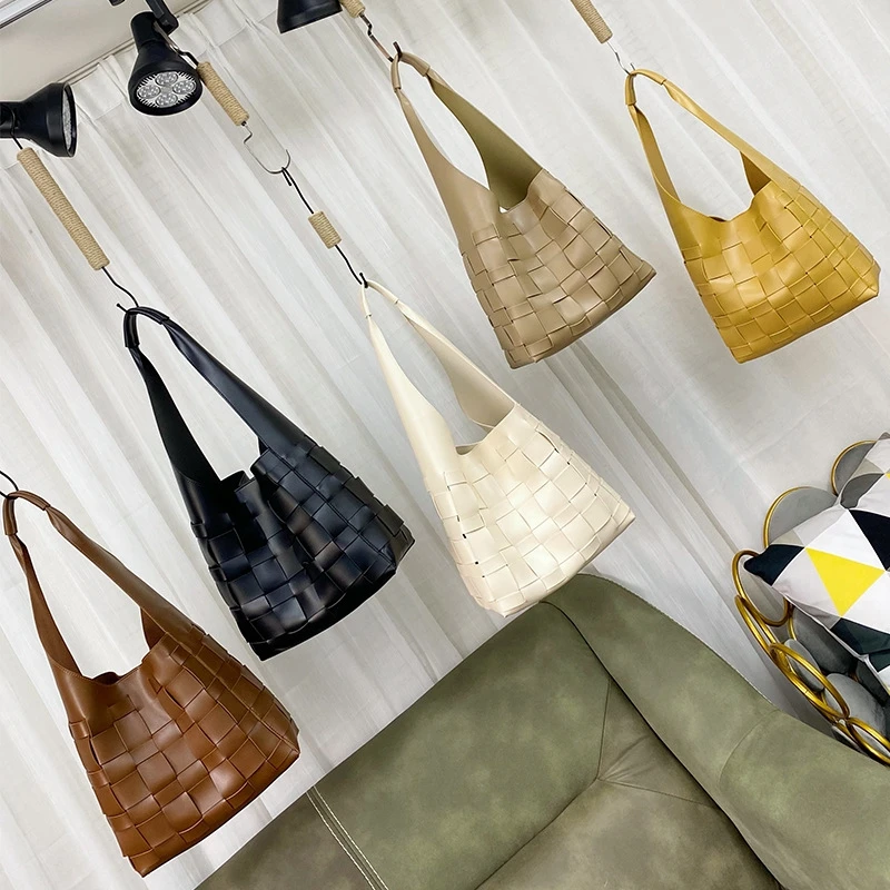 2021 Summer High Capacity WeaveHandbags for Women 2021 Fashion Travel Big Totes Casual Soft Shoulder Bags
2021 Summer High Capacity WeaveHandbags for Women 2021 Fashion Travel Big Totes Casual Soft Shoulder Bags