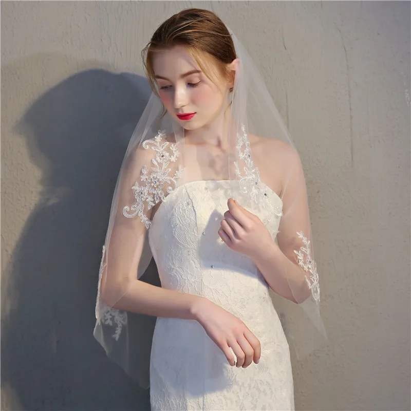 Elegent Short Wedding Veil Bridal Tulle Veils with Comb and Lace Edge Appliques Women Accessories
Elegent Short Wedding Veil Bridal Tulle Veils with Comb and Lace Edge Appliques Women Accessories