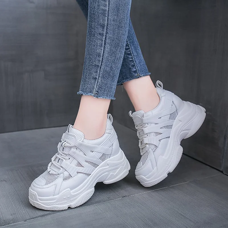 Женские кроссовки на толстой подошве, однотонные повседневные уличные кроссовки на шнуровке, весна 2021
Женские кроссовки на толстой подошве, однотонные повседневные уличные кроссовки на шнуровке, весна 2021