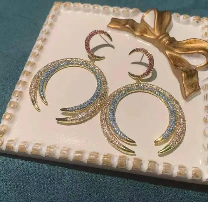 Женские полукруглые серьги с цирконом, в европейском и американском стиле 
Женские полукруглые серьги с цирконом, в европейском и американском стиле