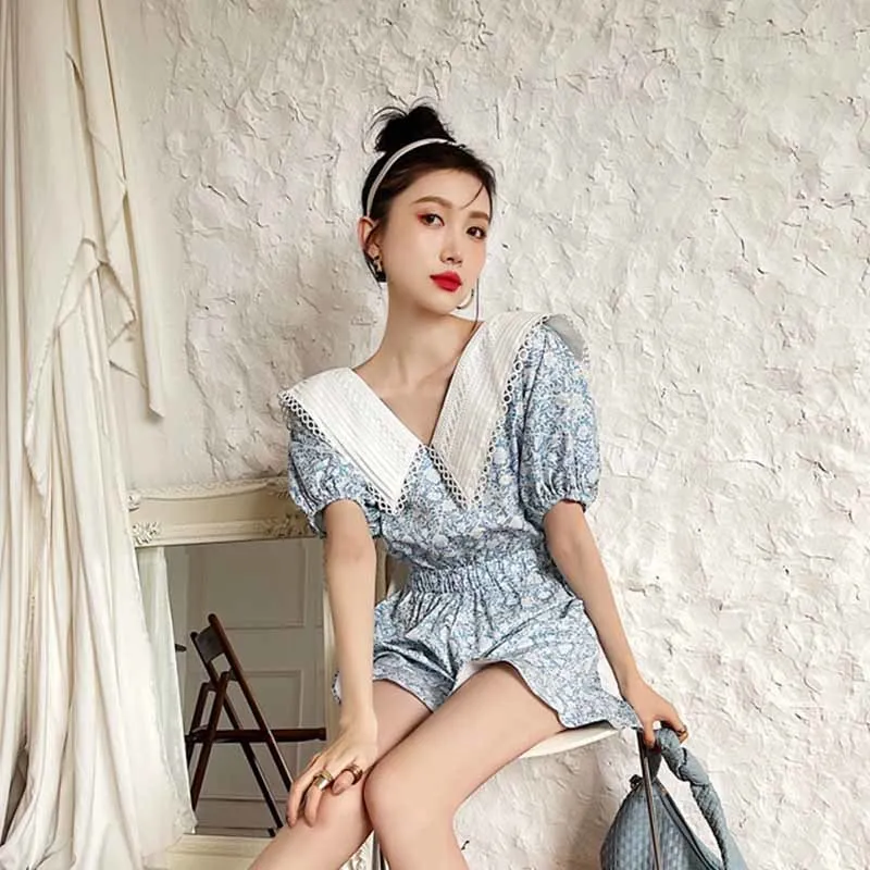 GALCAUR Sweet Print Jumpsuits For Women Lapel Puff Short Sleeve High Waist Loose Playsuits Female Fashion New Clothes 2021 Style
GALCAUR Sweet Print Jumpsuits For Women Lapel Puff Short Sleeve High Waist Loose Playsuits Female Fashion New Clothes 2021 Style