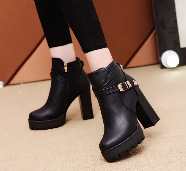 2021 new top quality flock leather boots women high heels platform ankle boots for women round toe autumn winter shoes size 40
2021 new top quality flock leather boots women high heels platform ankle boots for women round toe autumn winter shoes size 40