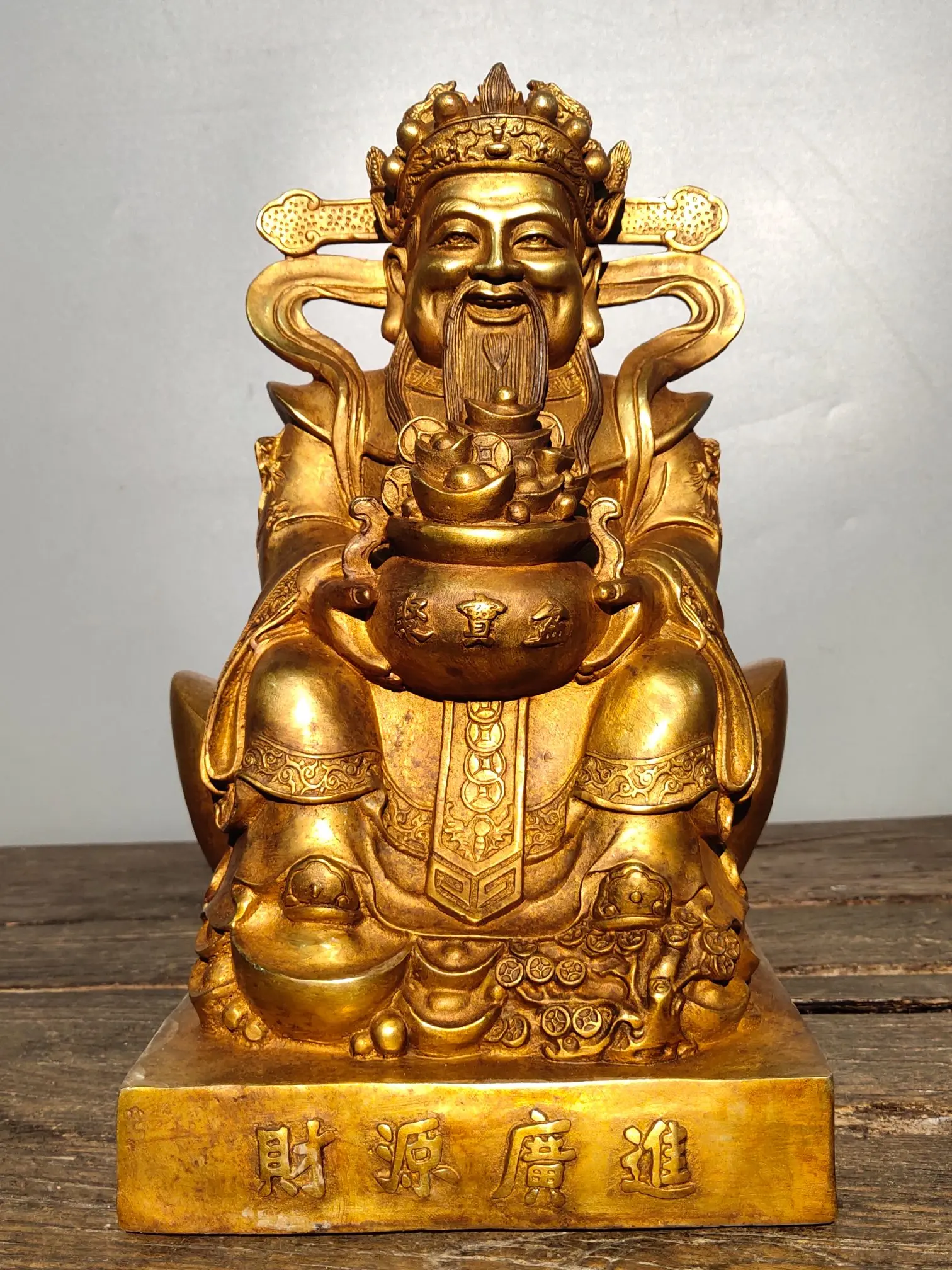 13"Chinese Folk Collection Old Bronze Gilt God of Wealth Ingots treasure bowl Fuxing Gaozhao Gather wealth Sitting Buddha Orname
13"Chinese Folk Collection Old Bronze Gilt God of Wealth Ingots treasure bowl Fuxing Gaozhao Gather wealth Sitting Buddha Orname