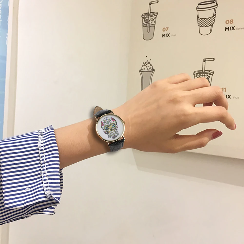 Fashion Women Quartz Movement High Quality Clock Black PU Band Wristwatch Waterproof Fashion Ladies Watch
Fashion Women Quartz Movement High Quality Clock Black PU Band Wristwatch Waterproof Fashion Ladies Watch