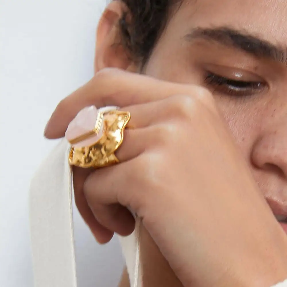 Фото Женское кольцо с камнем Girlgo ZA винтажное обручальное макси золотого цвета