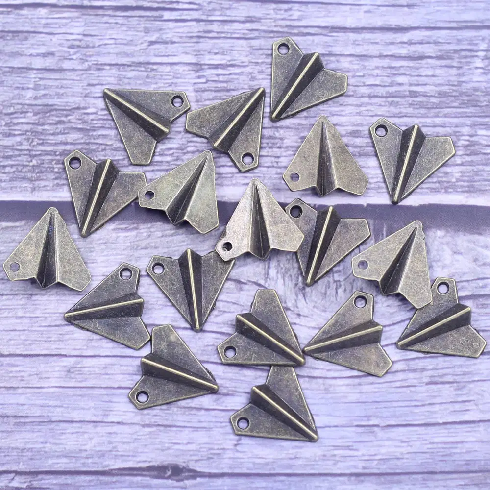 10Pcs Pendants Childhood Paper Aircraft Classic Metal Antique Bronze Tone For Charm Necklaces Jewelry DIY Accessrioes 19x17mm
10Pcs Pendants Childhood Paper Aircraft Classic Metal Antique Bronze Tone For Charm Necklaces Jewelry DIY Accessrioes 19x17mm