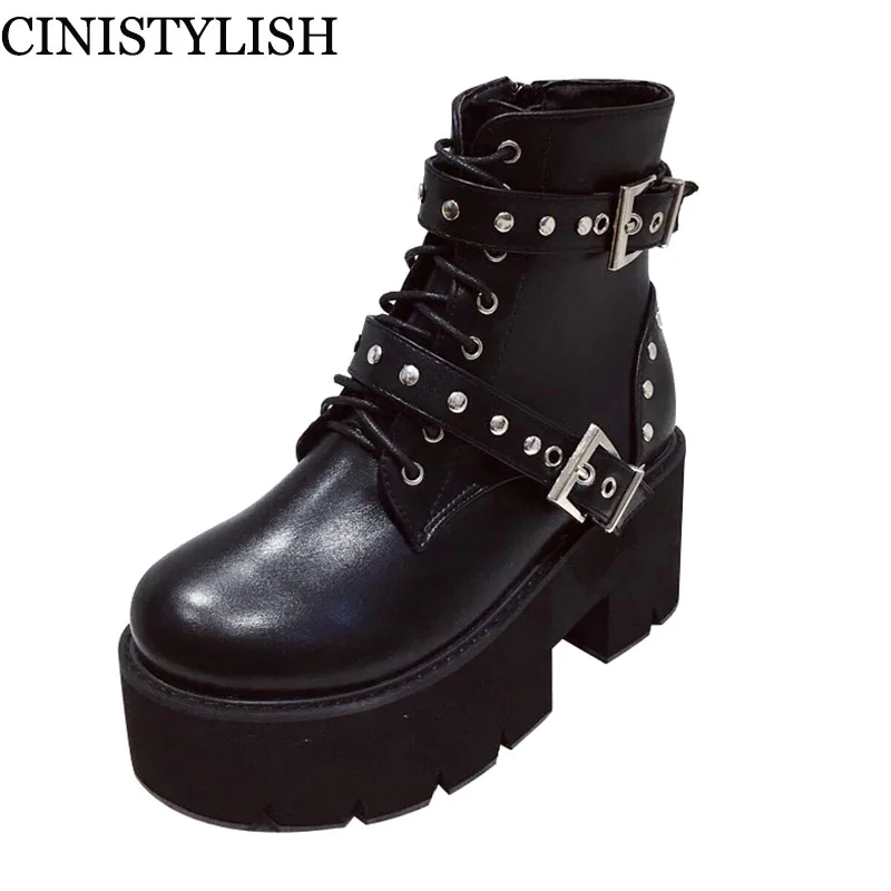 Women High Heels Buckles Ankle Boots Platform Rivets Short New Goth Black Demonia Shoes Female Rubber Design Punk 2020 Autumn
Women High Heels Buckles Ankle Boots Platform Rivets Short New Goth Black Demonia Shoes Female Rubber Design Punk 2020 Autumn
