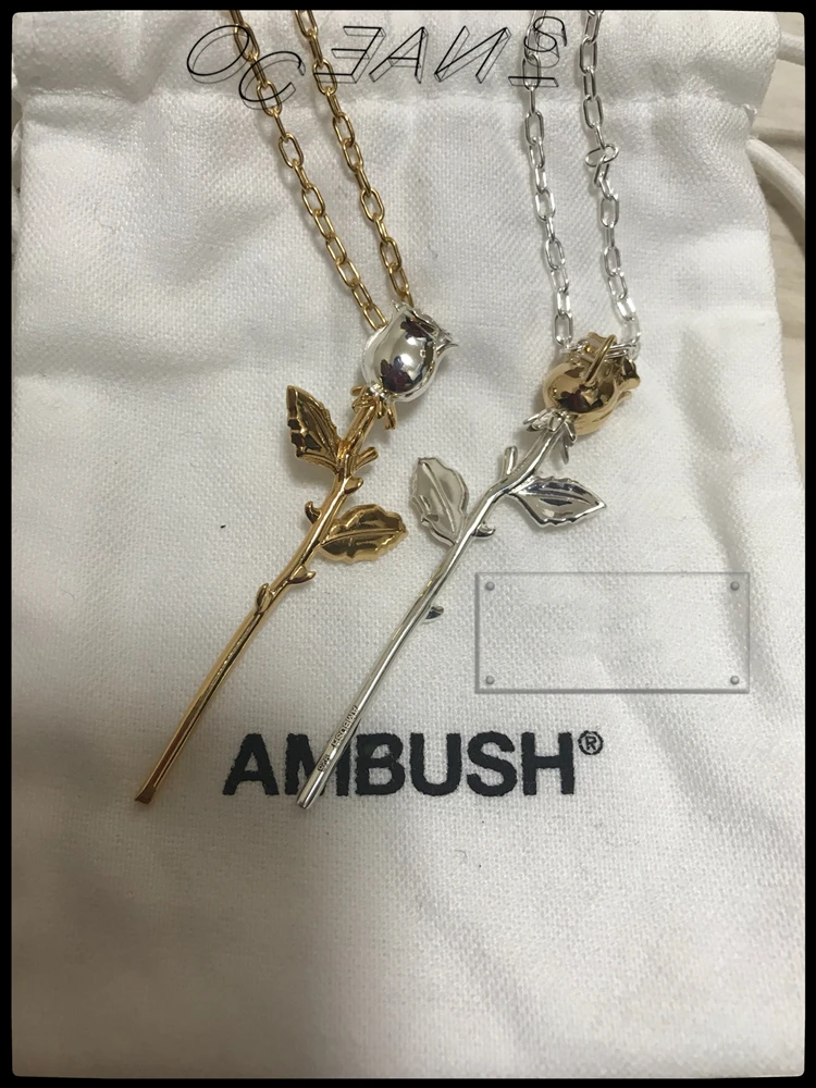 SexMara 20FW New Hip Hop Quality Punk Pin Rose Flower Pendant Unisex Couple Clavicle Chain Necklace For Men Women Girls Jewelry
SexMara 20FW New Hip Hop Quality Punk Pin Rose Flower Pendant Unisex Couple Clavicle Chain Necklace For Men Women Girls Jewelry