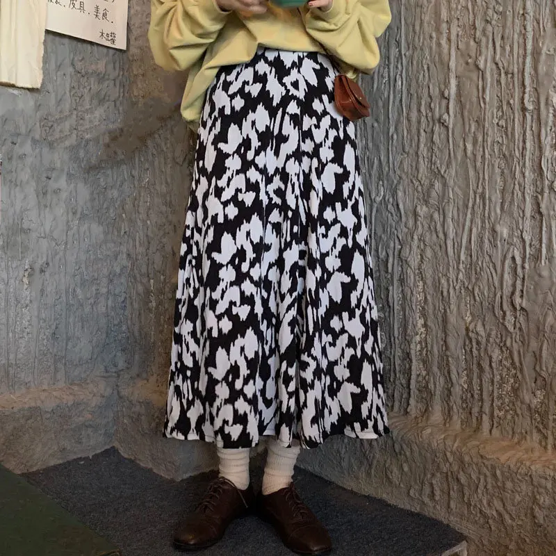 HziriP 2020 A-Line Color-Hit Chic Students Elastic-Waist High Waist All-Match Women Streetwear Loose Vintage Gentle Long Skirt
HziriP 2020 A-Line Color-Hit Chic Students Elastic-Waist High Waist All-Match Women Streetwear Loose Vintage Gentle Long Skirt