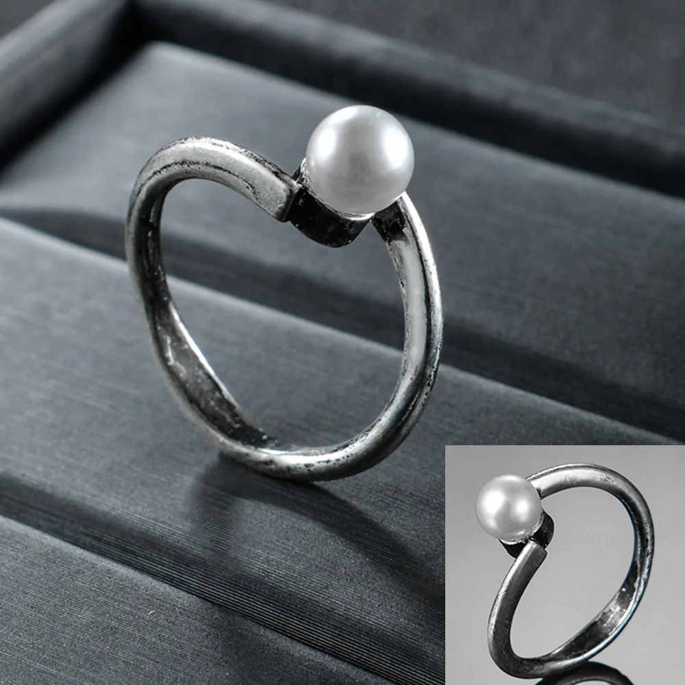 Retro Classic Design White Pearl Index Finger Rings For Women High Quality Round Silvery Ring Wedding Party Jewelry Gift
Retro Classic Design White Pearl Index Finger Rings For Women High Quality Round Silvery Ring Wedding Party Jewelry Gift