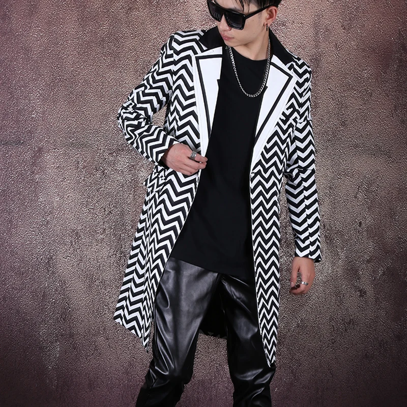 The new printed suit is a patchwork of mid-length suits, big-brand-style blazers and custom plus-size singers' outfits
The new printed suit is a patchwork of mid-length suits, big-brand-style blazers and custom plus-size singers' outfits
