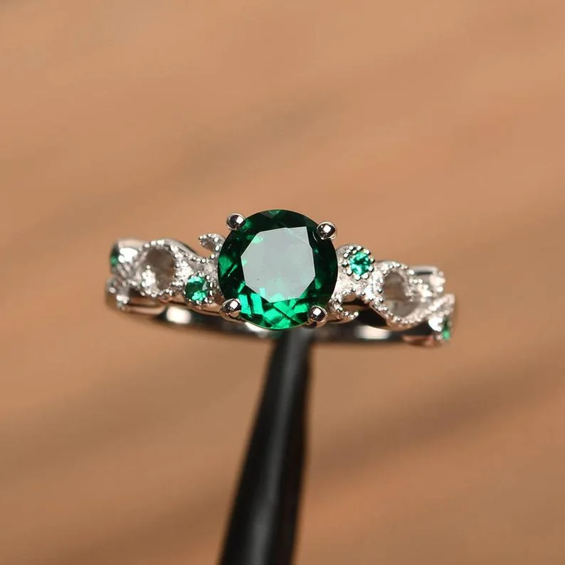 Simple Ladies Classic Dark Green Crystal Rhinestone Zircon Female Ring for Womem Wedding Engagement Jewelry
Simple Ladies Classic Dark Green Crystal Rhinestone Zircon Female Ring for Womem Wedding Engagement Jewelry