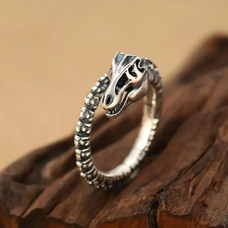 Personality Dinosaur Skeleton Couple Rings Punk Style Dragon Skull Adjustable Finger Ring Goth Wedding Rings Unisex Jewelry
Personality Dinosaur Skeleton Couple Rings Punk Style Dragon Skull Adjustable Finger Ring Goth Wedding Rings Unisex Jewelry