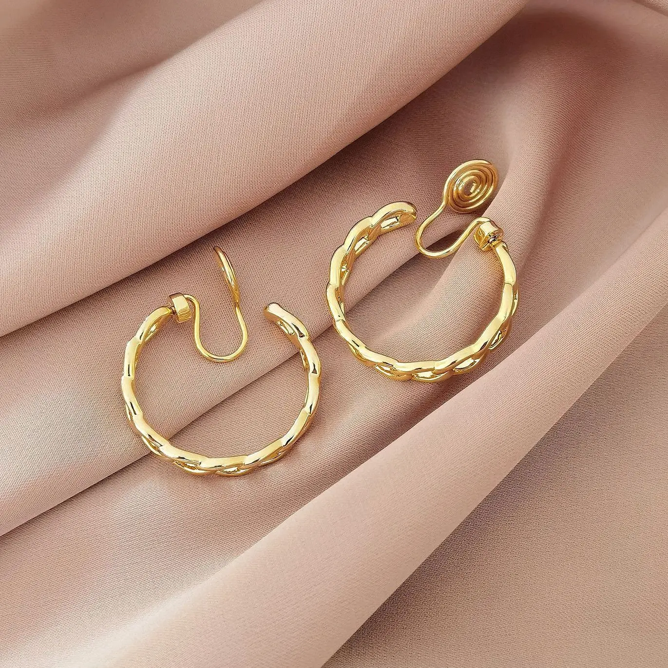 14k Real Gold Rotatable Hollow Texture Hoop Earrings Mosquito Coil Without Pierced Ear Clip Dangle Earrings Temperament Jewelry
14k Real Gold Rotatable Hollow Texture Hoop Earrings Mosquito Coil Without Pierced Ear Clip Dangle Earrings Temperament Jewelry