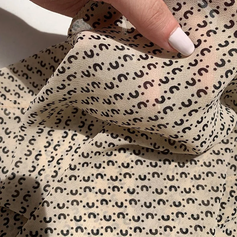 Women Clothes Summer Slit Long-sleeved Printed Chiffon Shirt Retro Temperament Top 
Women Clothes Summer Slit Long-sleeved Printed Chiffon Shirt Retro Temperament Top