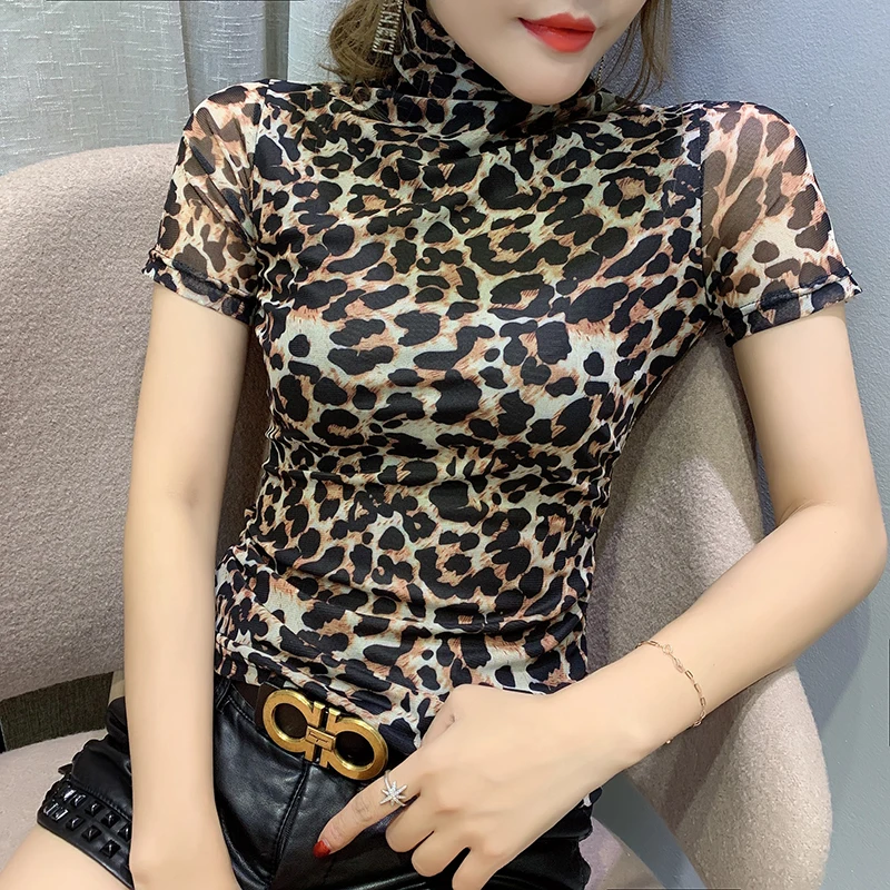 Женская футболка с высоким воротником леопардовая модель T01010 в европейском