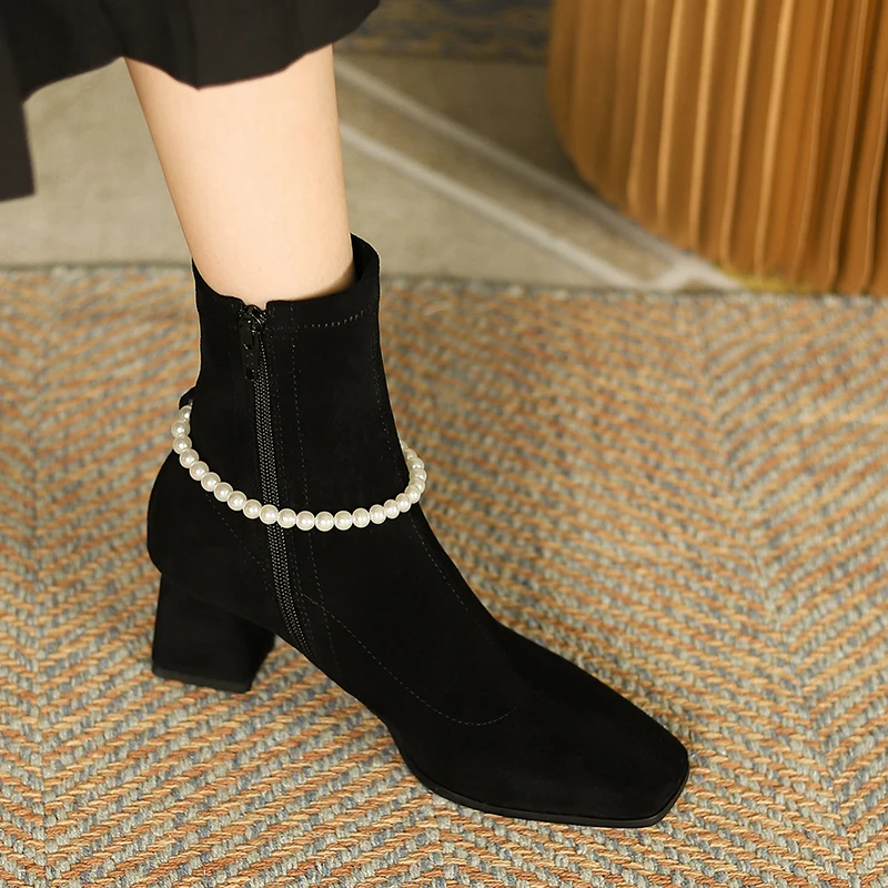 Осенние короткие ботинки с квадратным носком на цепочке с французским жемчугом женские черные замшевые ботильоны на толстом каблуке ботин...
Осенние короткие ботинки с квадратным носком на цепочке с французским жемчугом женские черные замшевые ботильоны на толстом каблуке ботин...