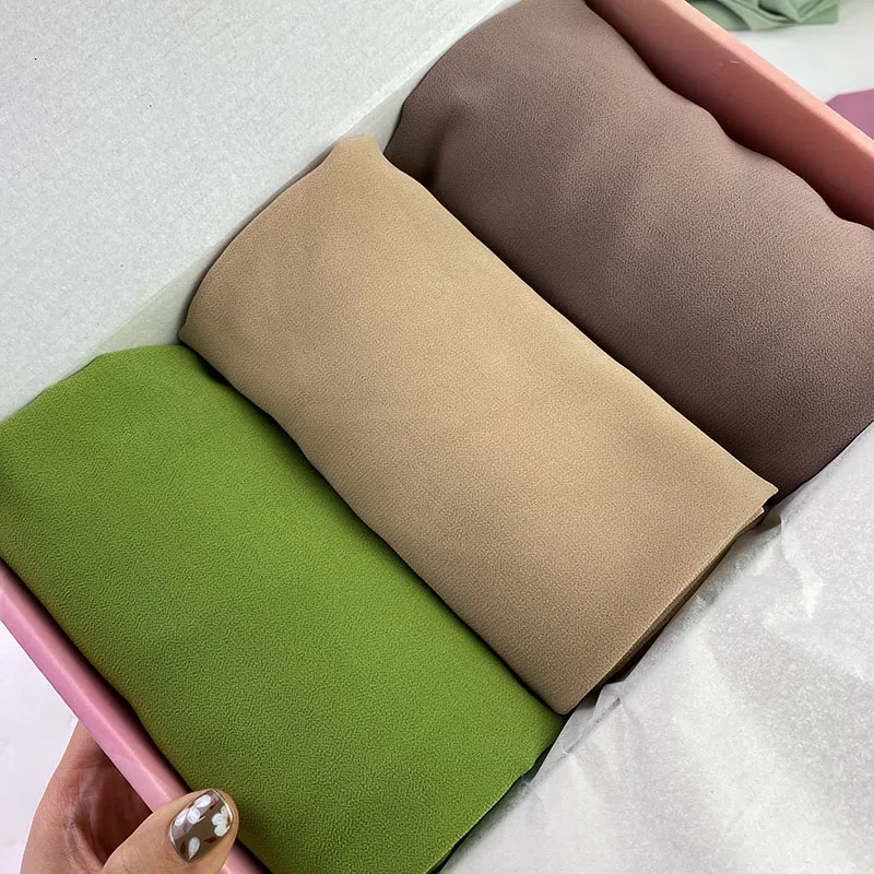 Luxury Hijab Gift Box Chiffon Scarf Women Fashion Plain Hijab Wrap Solid Color Shawls Headband Muslim Femme Foulard
Luxury Hijab Gift Box Chiffon Scarf Women Fashion Plain Hijab Wrap Solid Color Shawls Headband Muslim Femme Foulard