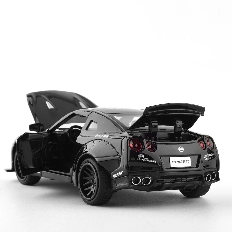 Коллекционная модель автомобиля Skyline Ares GTR 1:32 |