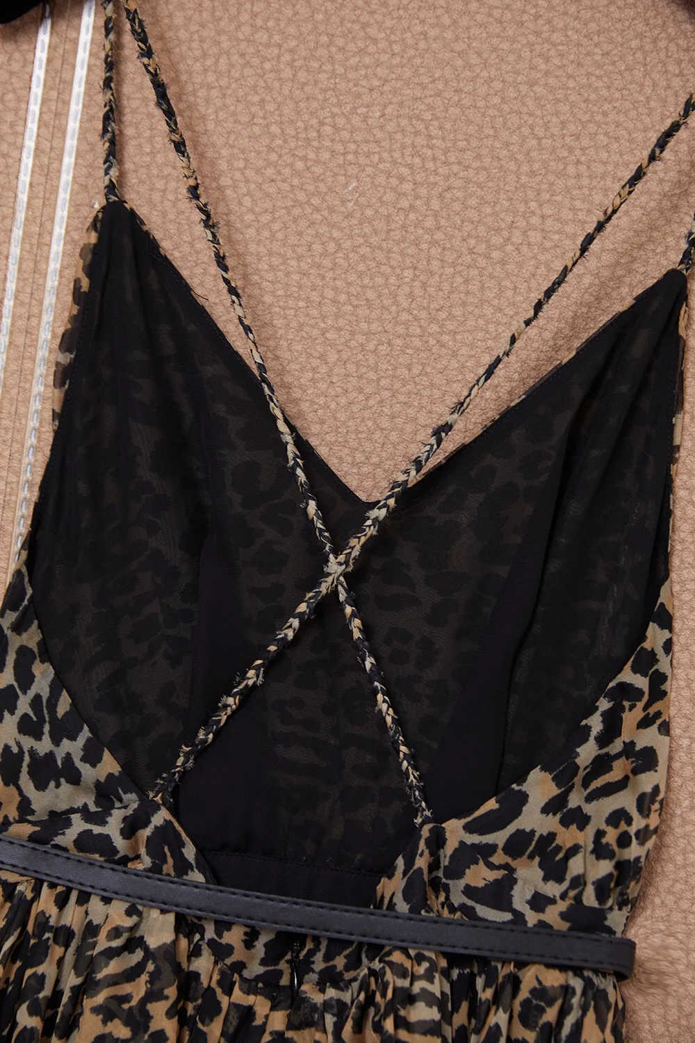 2021 Summer Women's Dress Leopard Print Sexy Backless Holiday Party Long Chiffon Camisole Dress
2021 Summer Women's Dress Leopard Print Sexy Backless Holiday Party Long Chiffon Camisole Dress