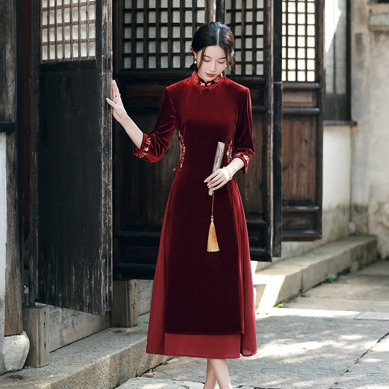 Women Exquisite Embroidery Flower Velour Qipao Sexy Double Long Audrey Dress Casual Slim Cheongsam Vestidos Autumn Winter New
Women Exquisite Embroidery Flower Velour Qipao Sexy Double Long Audrey Dress Casual Slim Cheongsam Vestidos Autumn Winter New