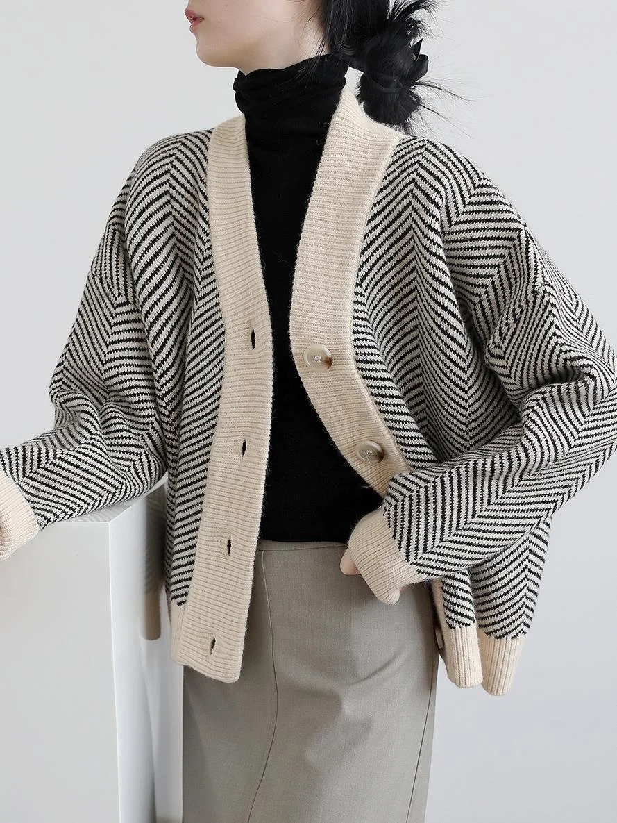 2021 Spring and Autumn Retro Knit Cardigan Women's Striped Clothes Lazy Wind Loose Jacket Thick Line All-match Outer Sweater
2021 Spring and Autumn Retro Knit Cardigan Women's Striped Clothes Lazy Wind Loose Jacket Thick Line All-match Outer Sweater
