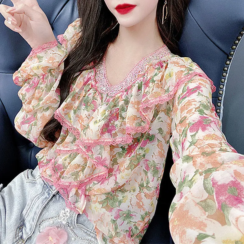 2021 spring dress new style Ruffle V-neck Floral Chiffon shirt women's foreign style light ripe sweet Top Long Sleeve Shirt
2021 spring dress new style Ruffle V-neck Floral Chiffon shirt women's foreign style light ripe sweet Top Long Sleeve Shirt