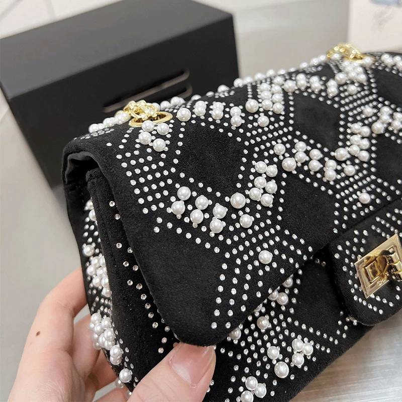 New style diamond-studded chain bag Small and exquisite all-match Classic Fashion Ladies bag Shoulder bag Flip crossbody bag
New style diamond-studded chain bag Small and exquisite all-match Classic Fashion Ladies bag Shoulder bag Flip crossbody bag