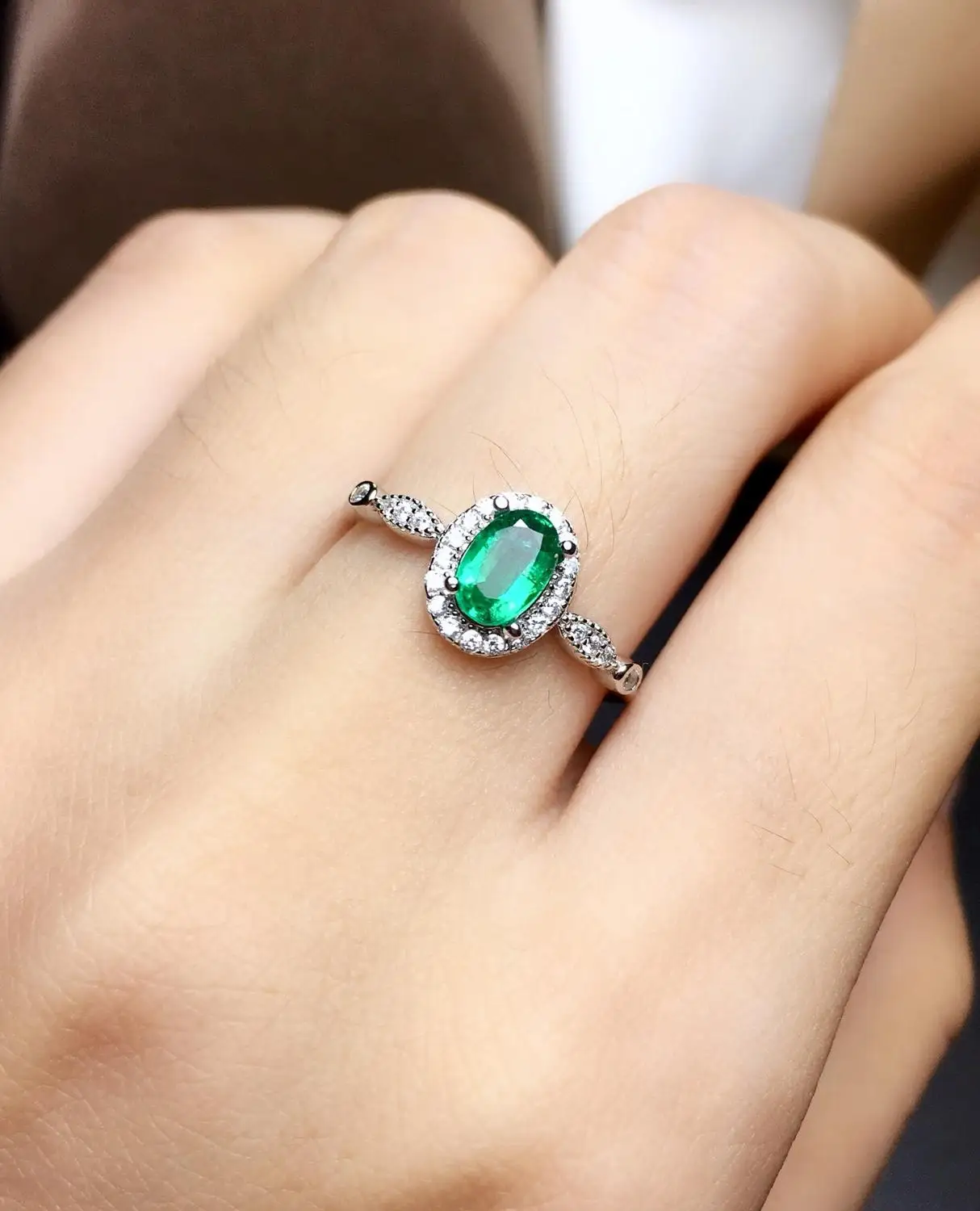 SHILOVEM 925 sterling silver real Natural Emerald rings classic fine Jewelry women wedding gift new plant 4*6mm mj0406822agml
SHILOVEM 925 sterling silver real Natural Emerald rings classic fine Jewelry women wedding gift new plant 4*6mm mj0406822agml