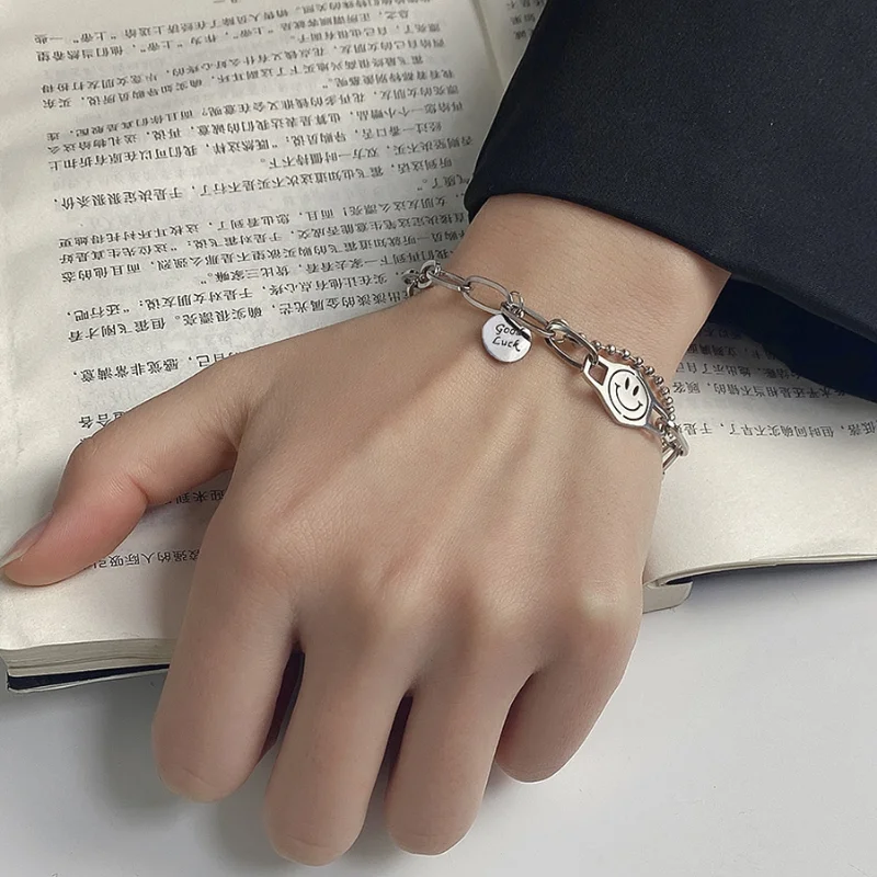 Simple Titanium Steel Non-fading Bracelet for Men and Women College Style Smiley Face Round Sign Letter Charm Bracelet Accessory
Simple Titanium Steel Non-fading Bracelet for Men and Women College Style Smiley Face Round Sign Letter Charm Bracelet Accessory