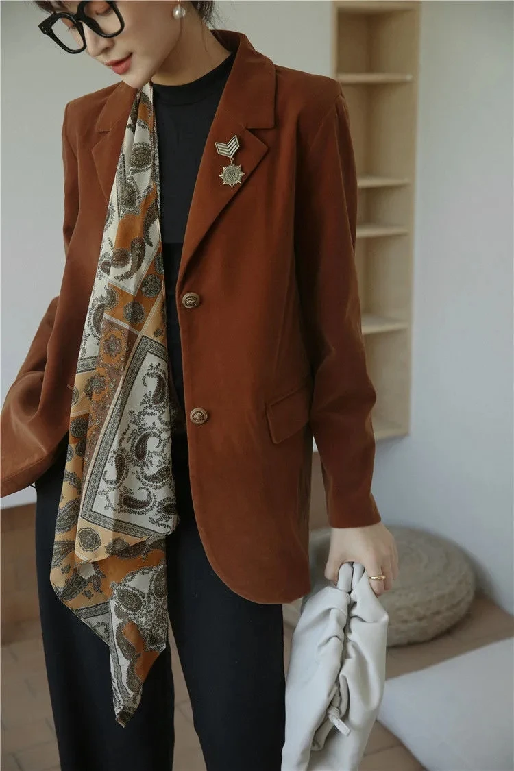 2020 early autumn style temperament Hong Kong style retro short short suit with silk scarf loose casual suit jacket top women
2020 early autumn style temperament Hong Kong style retro short short suit with silk scarf loose casual suit jacket top women