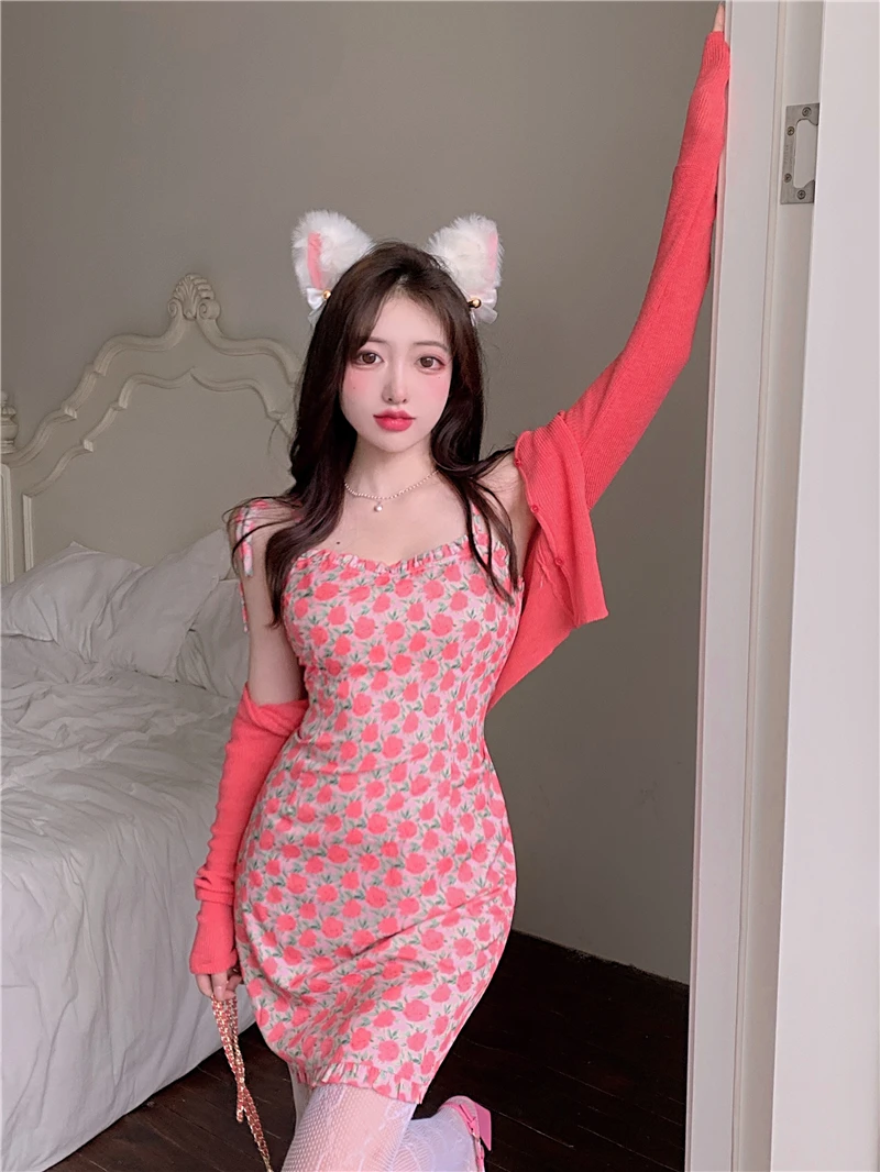 The new summer floral sling short skirt design is sexy and thin chiffon dress
The new summer floral sling short skirt design is sexy and thin chiffon dress