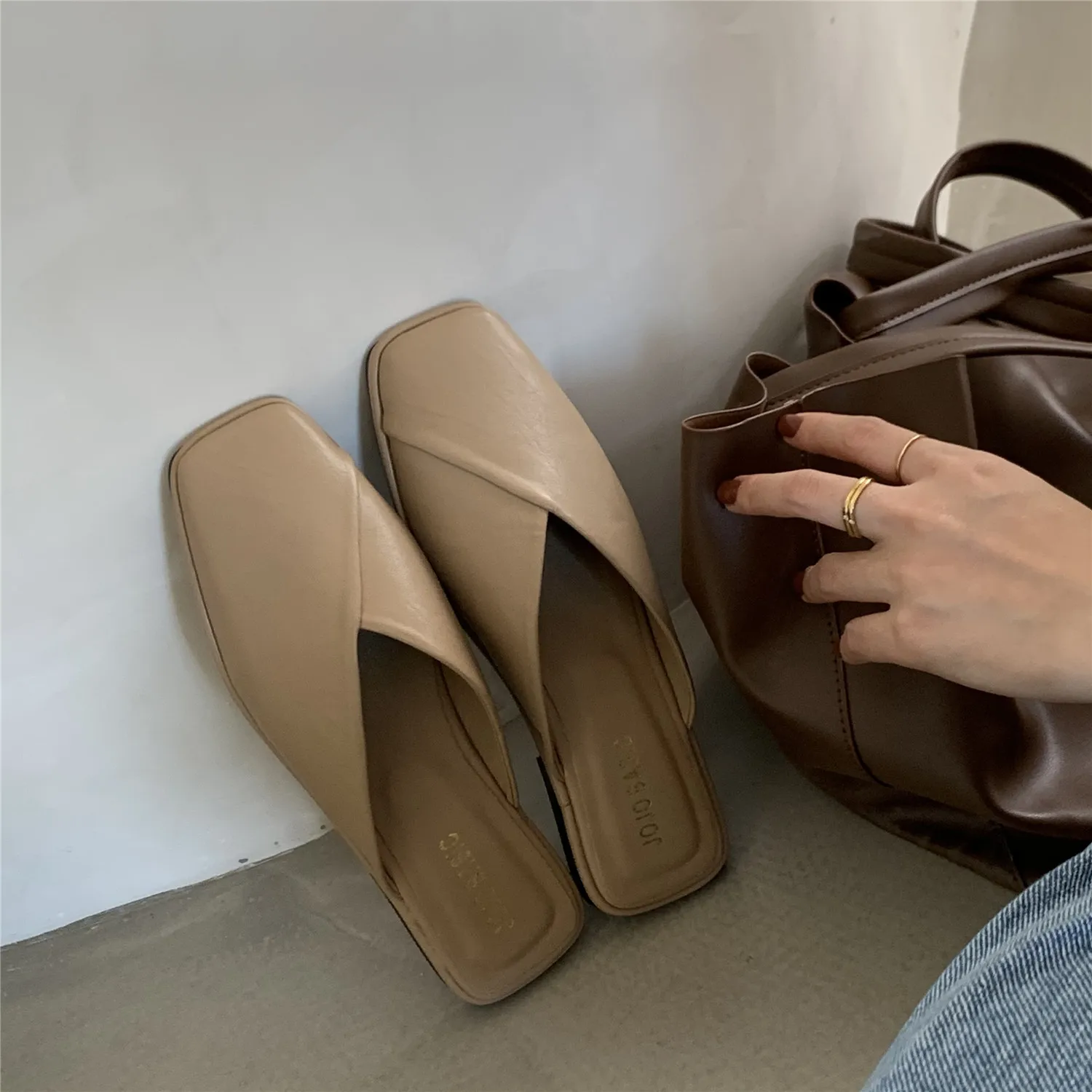 Low Shallow Square Toe Block Heel Shoes Womens Slippers Outdoor Loafers Slides Female Mule Pantofle Summer Cover Mules 2021 Soft
Low Shallow Square Toe Block Heel Shoes Womens Slippers Outdoor Loafers Slides Female Mule Pantofle Summer Cover Mules 2021 Soft