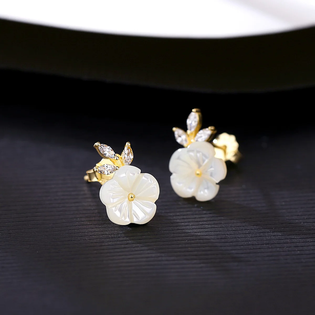 PR-8 ins wind temperament flower earrings female s925 silver personality simple cold wind earrings ear jewelry
PR-8 ins wind temperament flower earrings female s925 silver personality simple cold wind earrings ear jewelry