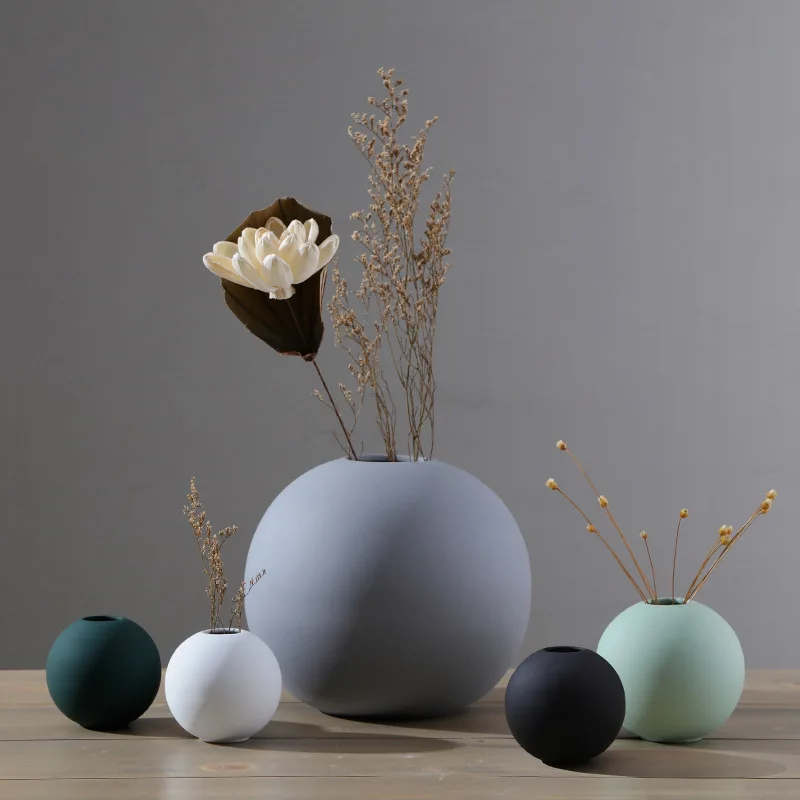 Nordic Style Round Ceramic Flower Arrangement Small Vase Modern Living Room Table Decoration Color Spherical Flower
Nordic Style Round Ceramic Flower Arrangement Small Vase Modern Living Room Table Decoration Color Spherical Flower