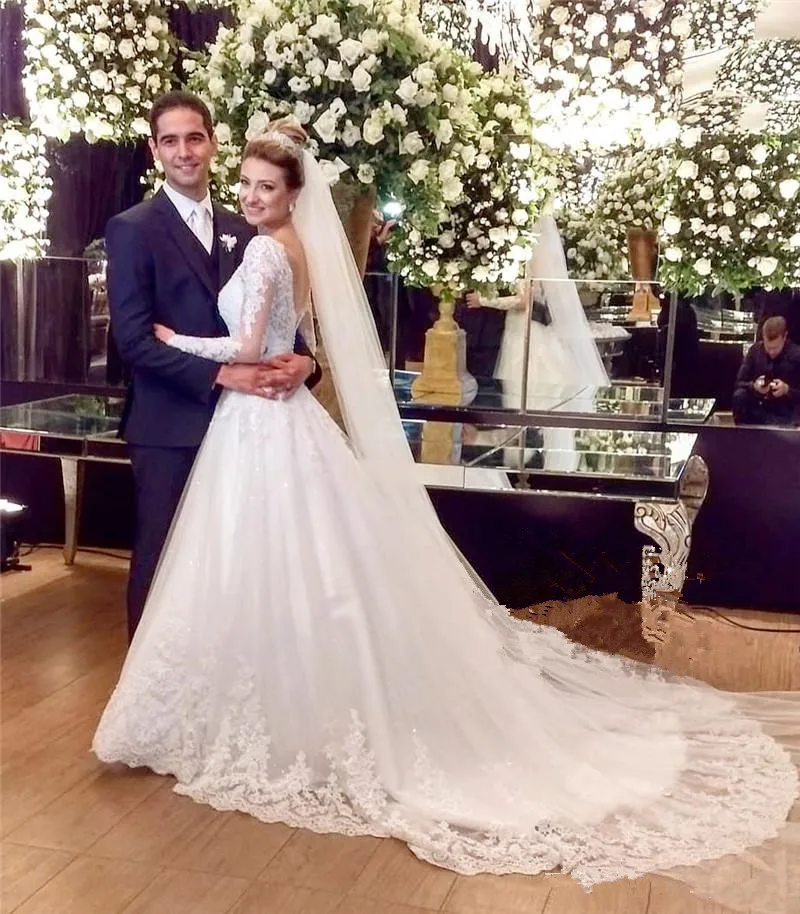 Modest Long Sleeves Wedding Dresses 2021 A Line V-Neck Lace Plus Size Boho Beach Italy Arabic Bridal Gowns Vestido De Novia
Modest Long Sleeves Wedding Dresses 2021 A Line V-Neck Lace Plus Size Boho Beach Italy Arabic Bridal Gowns Vestido De Novia