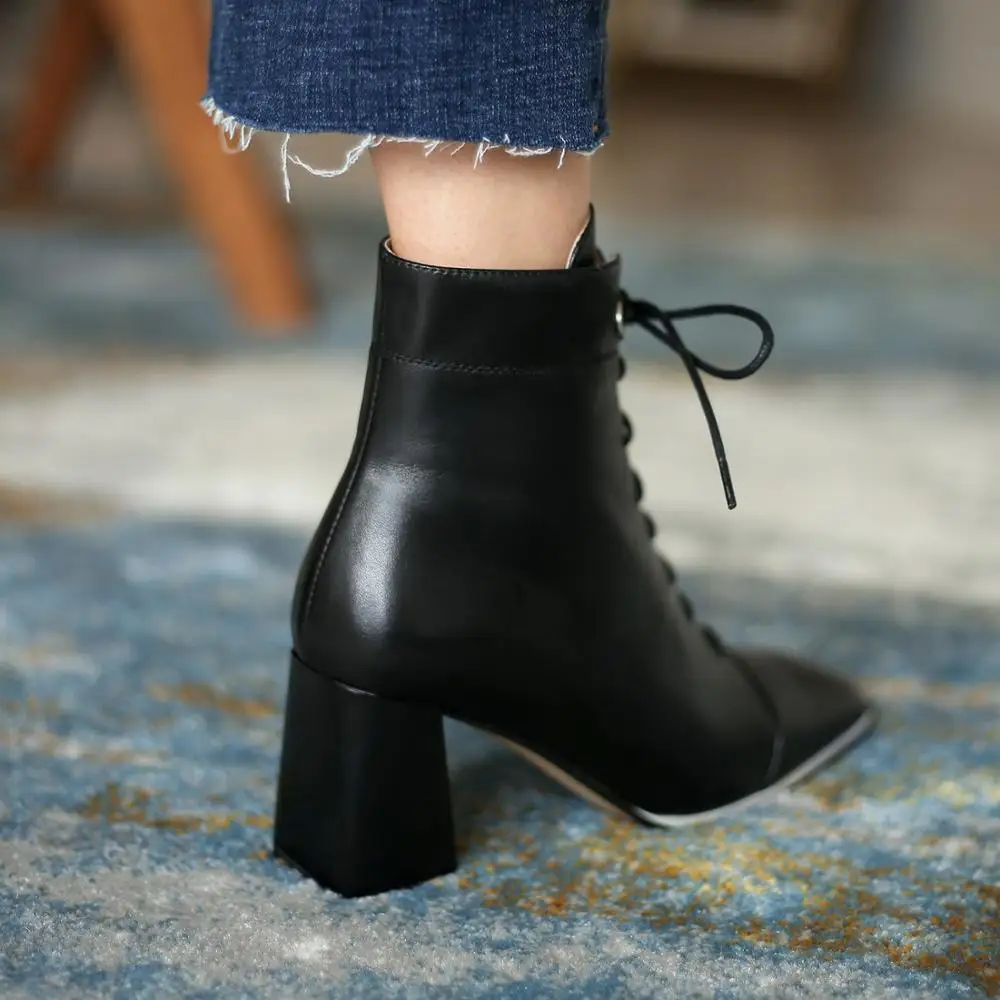 Fashion wild short boots women 2020 new spring and autumn lace-up high-heeled women boots leather thick heel Martin boots X139
Fashion wild short boots women 2020 new spring and autumn lace-up high-heeled women boots leather thick heel Martin boots X139