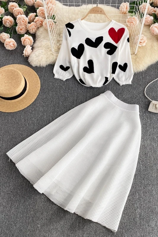 Ladies temperament suit women summer knitted short-sleeved tops sweet A-line skirt two-piece trend
Ladies temperament suit women summer knitted short-sleeved tops sweet A-line skirt two-piece trend