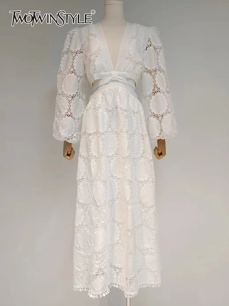 TWOTWINSTYLE Casual White Cut Out Dress For Women V Neck Long Sleeve High Waist Solid Midi Dresses Female Clothing Fashion New
TWOTWINSTYLE Casual White Cut Out Dress For Women V Neck Long Sleeve High Waist Solid Midi Dresses Female Clothing Fashion New