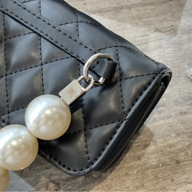 Luxury Designer Mini Diamond Lattice Pearl Chain Bag Fashion Chest Bag Woman Crossbody Purse long Wallet
Luxury Designer Mini Diamond Lattice Pearl Chain Bag Fashion Chest Bag Woman Crossbody Purse long Wallet